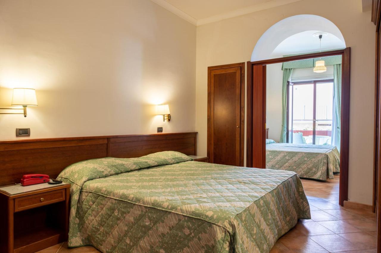Hotel Montana SantʼAgata sui Due Golfi Eksteriør bilde