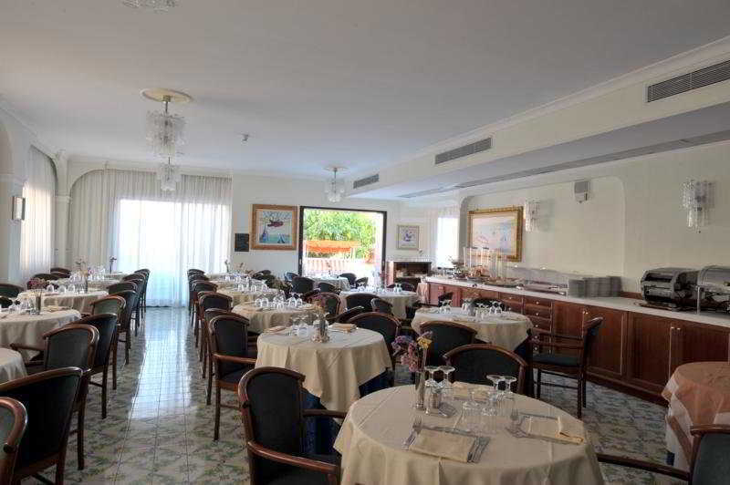 Hotel Montana SantʼAgata sui Due Golfi Eksteriør bilde