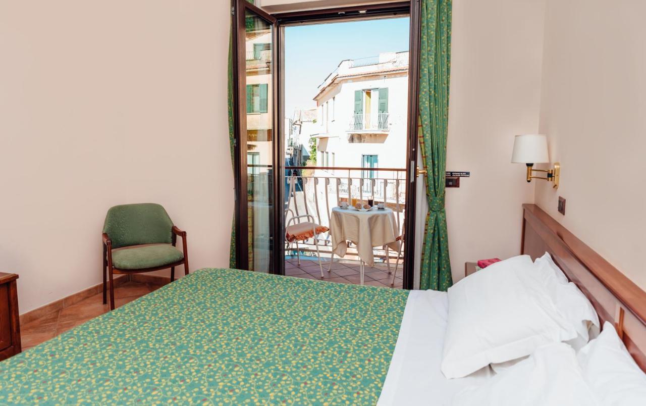 Hotel Montana SantʼAgata sui Due Golfi Eksteriør bilde