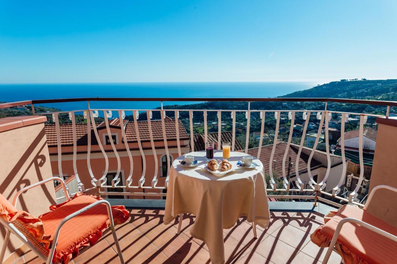 Hotel Montana SantʼAgata sui Due Golfi Eksteriør bilde