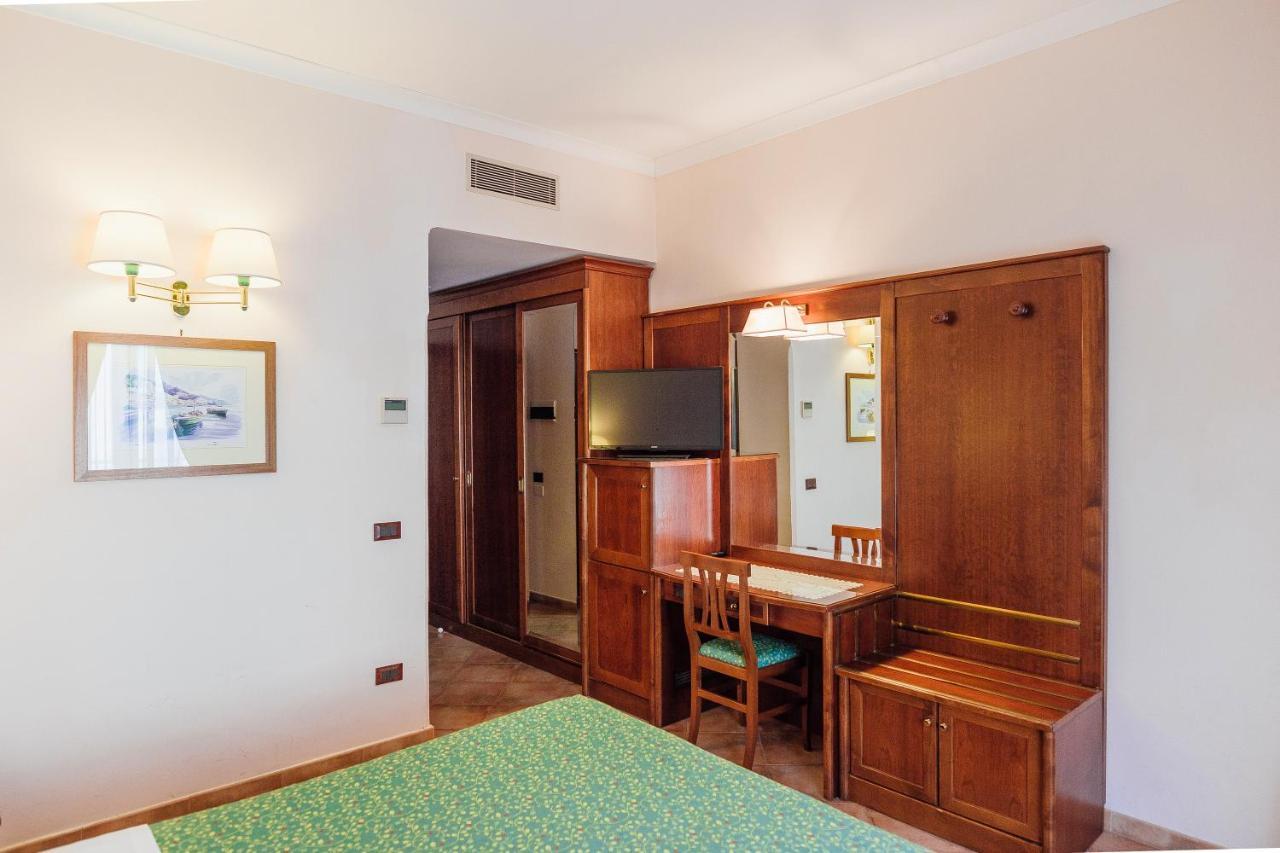 Hotel Montana SantʼAgata sui Due Golfi Eksteriør bilde